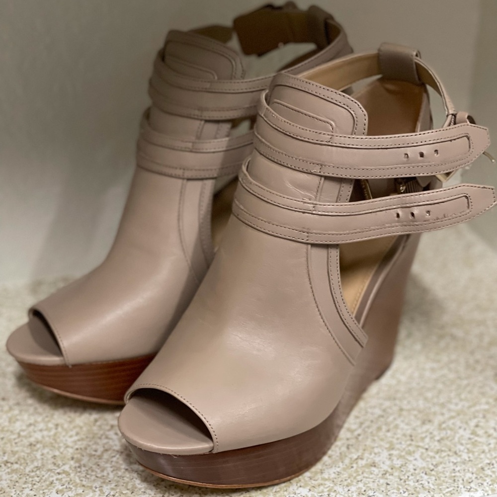 Michael Kors Wedges size  7.5 EUC